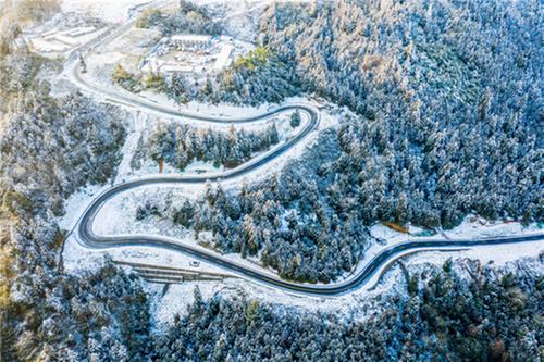 洪雅县：建好“四好农村路” 跑出乡村振兴“加速度”