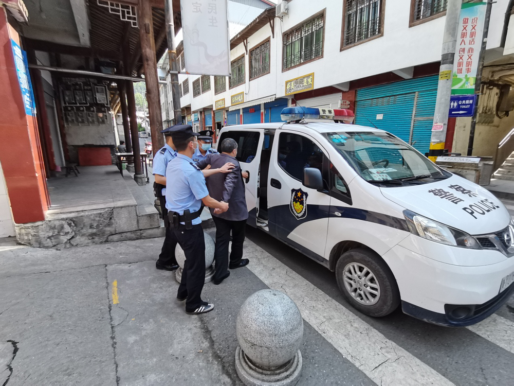 南江县杨坝镇九义校开展反恐防暴应急演练