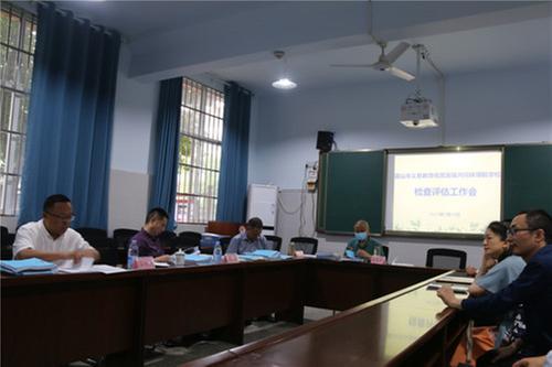 眉山市义务教育优质发展共同体领航学校交叉检查评估组赴彭山二中开展检查评估工作