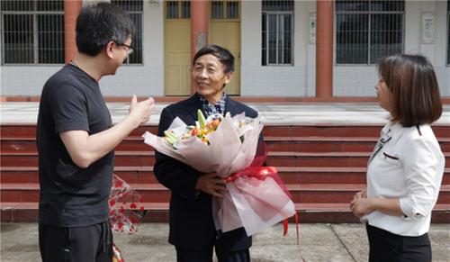 武胜县科协开展“全国科技工作者日”慰问活动