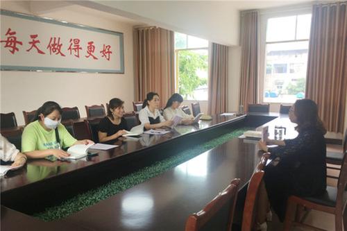 岳池县综合行政执法局组织开展“玫瑰书香”全民阅读活动