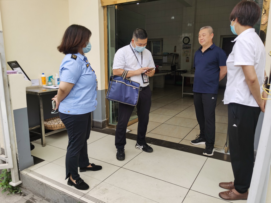 东坡区市场监管局全力保障中考食品安全