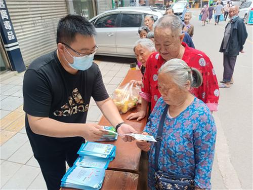 成都东部新区石板凳街道开展“安全生产咨询日”宣传活动