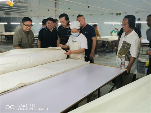 乐山市区老科协前往市中区土主纺织城调研