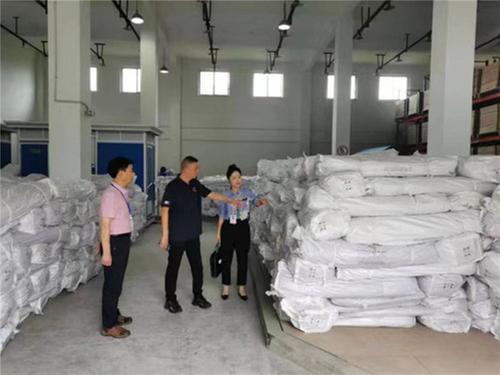 驻眉山市发改委纪检监察组开展汛期物资储备安全检查