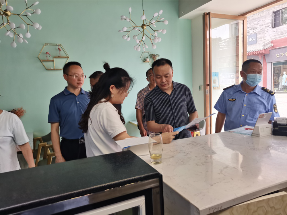  眉山市市场监督管理局督查东坡区“明白卡”发放宣传工作