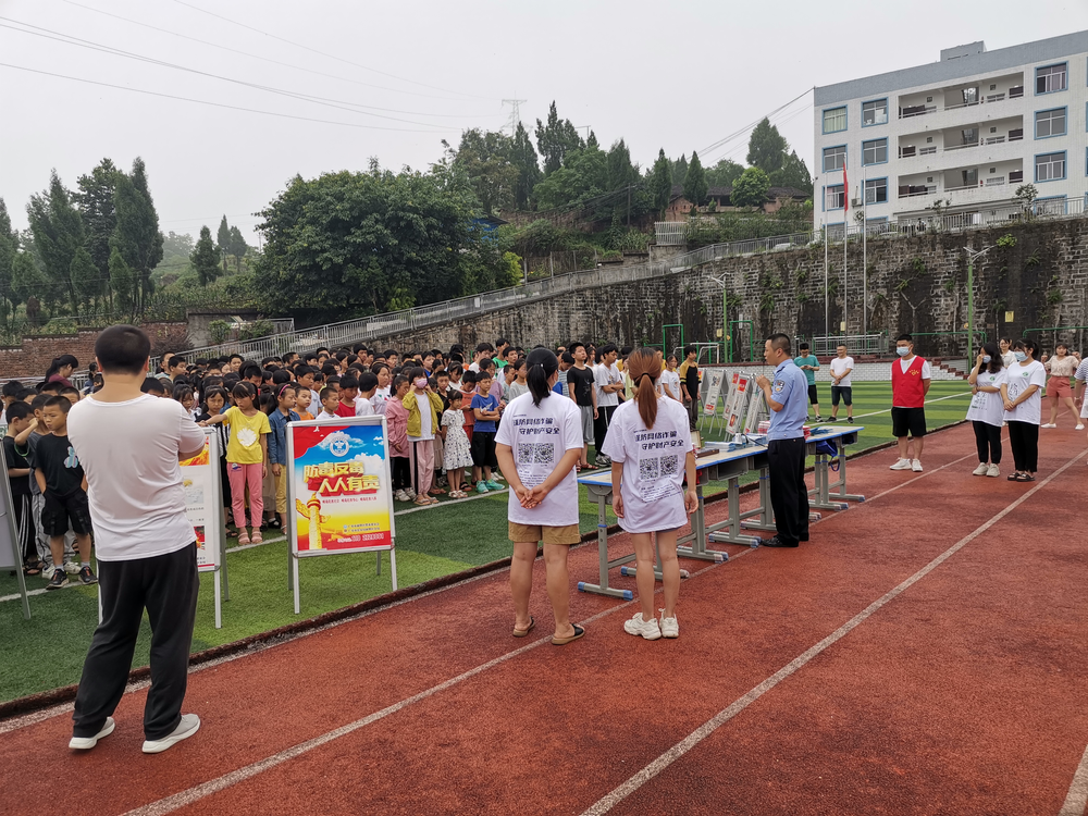 前锋区大佛寺街道集中开展“国际禁毒日”宣传进校园活动