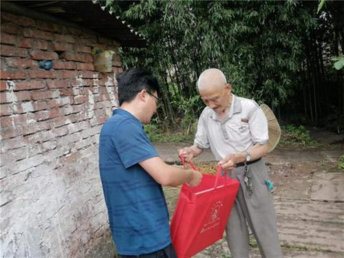 双星乡：政策关爱送上门 人大代表在身边