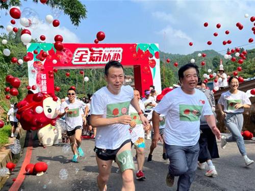 乐山市市中区：“全民欢乐跑”热情开跑