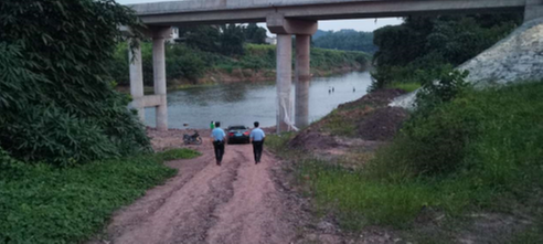 眉山天府警方：守护群众安全“野泳”爱好者被劝离