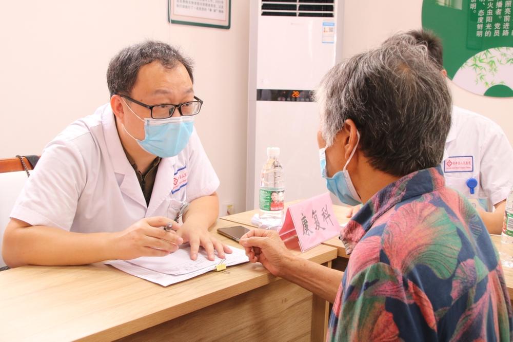 青神县：送医送药进乡村  惠民行动助振兴