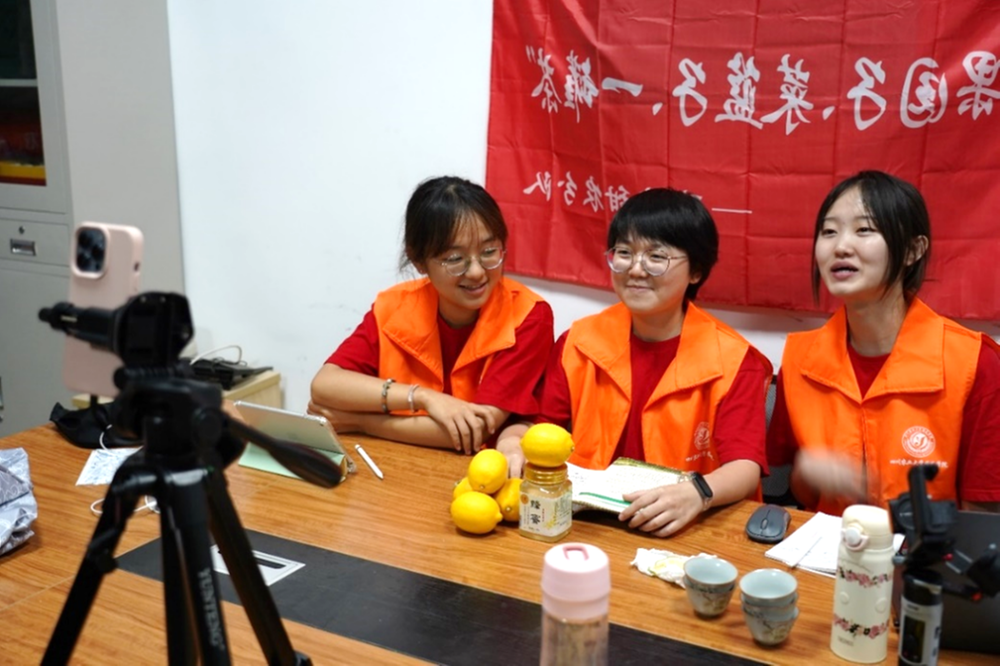 直播带货、技术培训……川农大学子科技助农忙