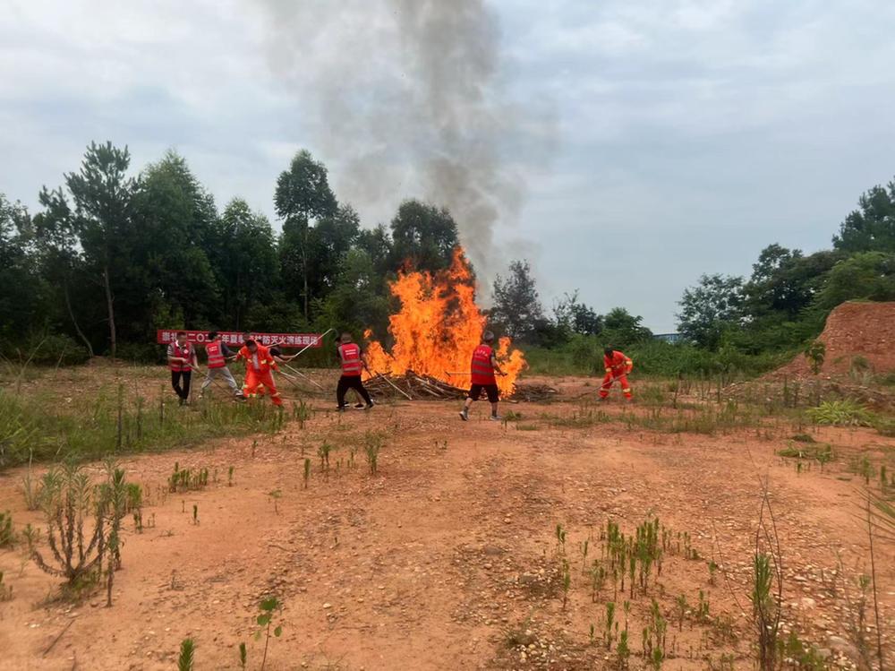 防火不松懈 崇礼镇开展夏季森林防灭火演练