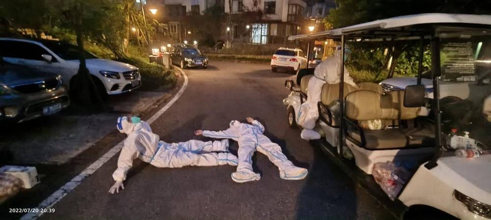 累得倒下的“大白”，我们心疼又敬佩！