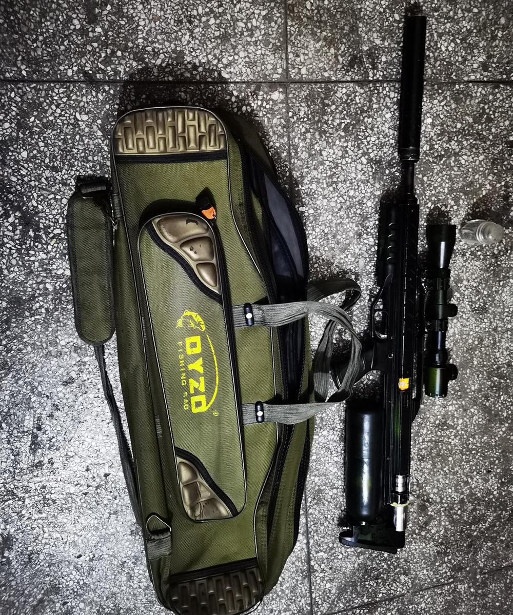 武胜县：一男子网上购枪  涉嫌非法携带枪支被拘