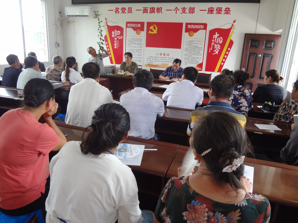 峨眉山市老科协深入乡村送科技 助产业富百姓