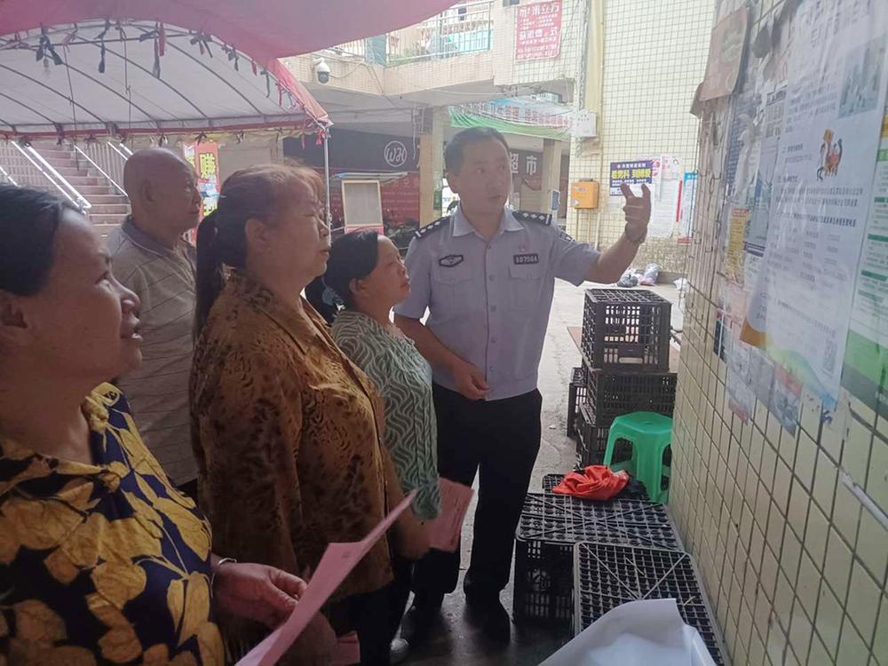 华蓥市公安局开展“深化双报到 服务进小区”活动