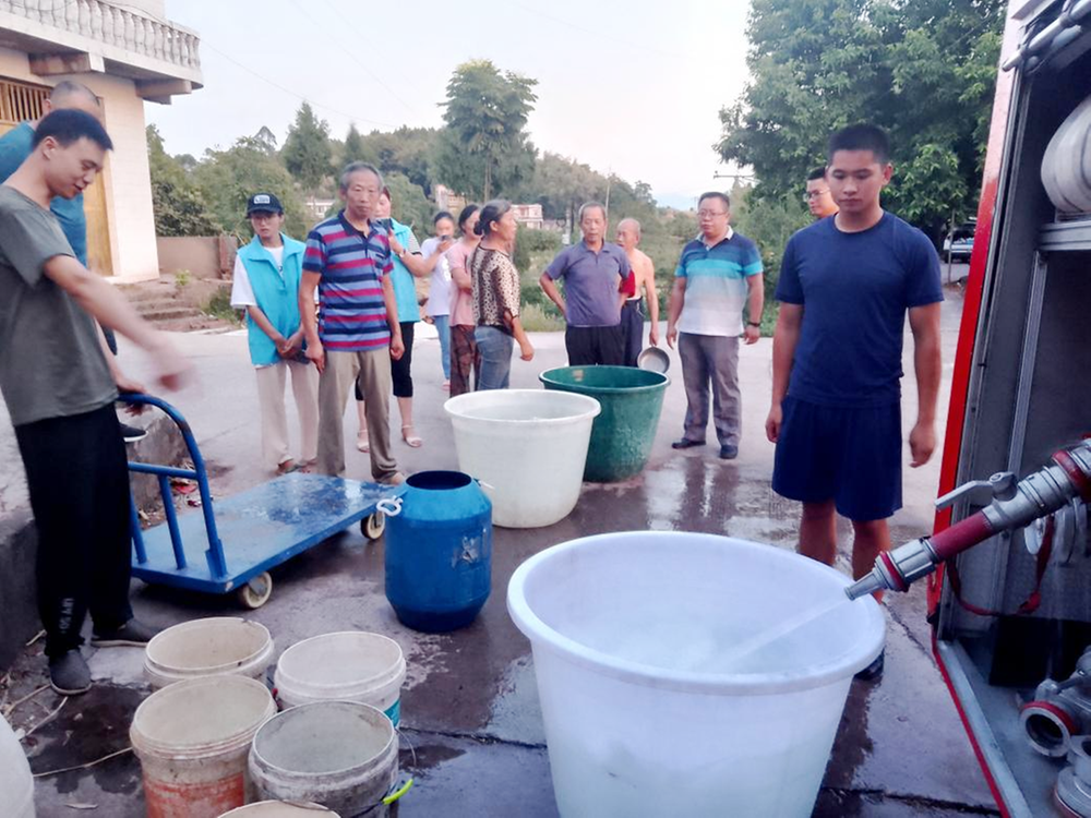 岳池县：应急助力送水 群众饮水无忧