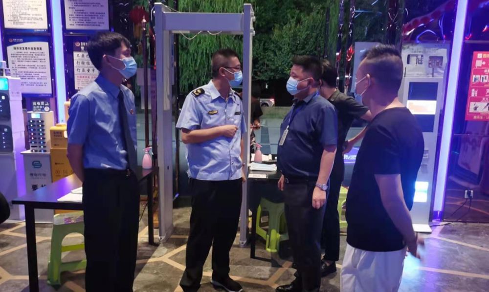 简阳市开展歌舞娱乐场所未成年人保护专项执法检查行动