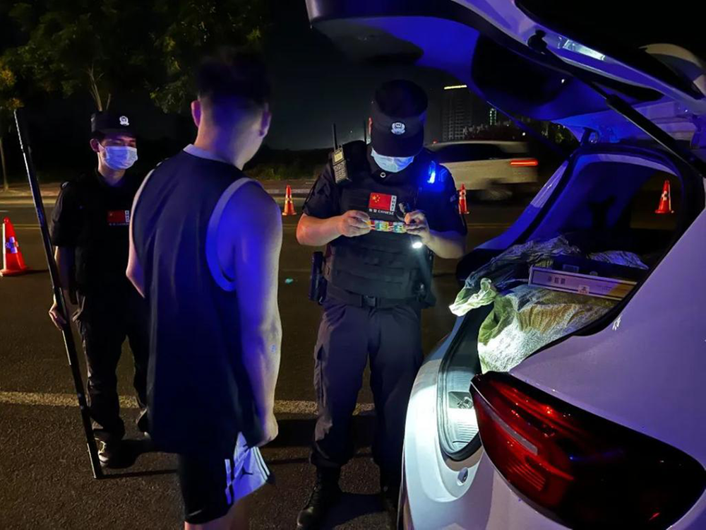 岳池县公安局开展第二次夏夜治安巡查宣防行动