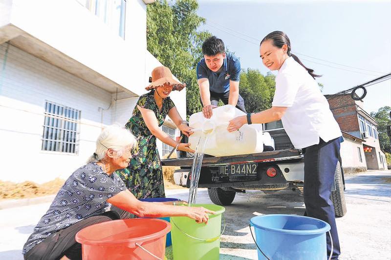 齐力抗旱 为群众送“甘霖”