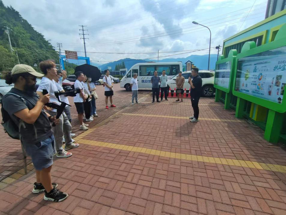 省科协党组成员、副主席周利平率港澳台大学生赴荥经县开展研学活动