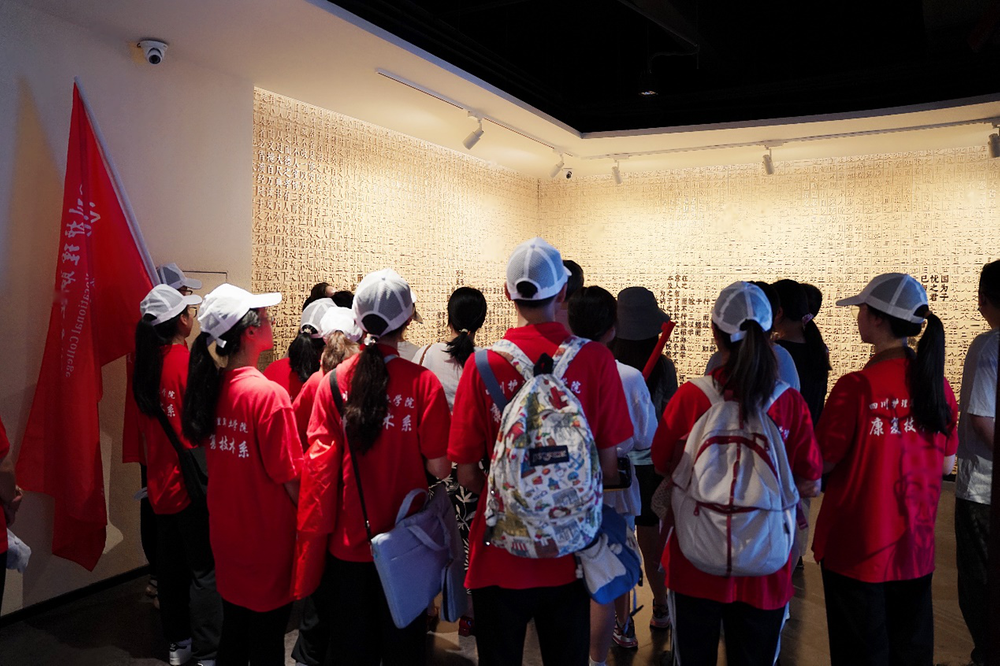 传播知识  挥洒青春