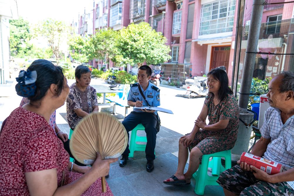 为梦向前的“最美辅警”