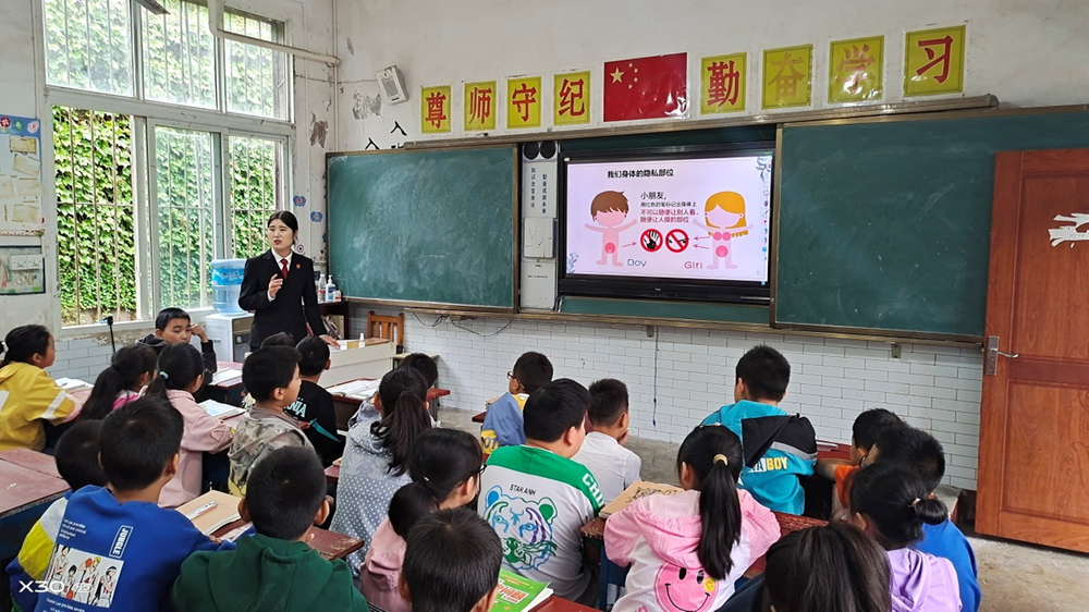 东兴区委编办：整“编”出发  “疫”往无前