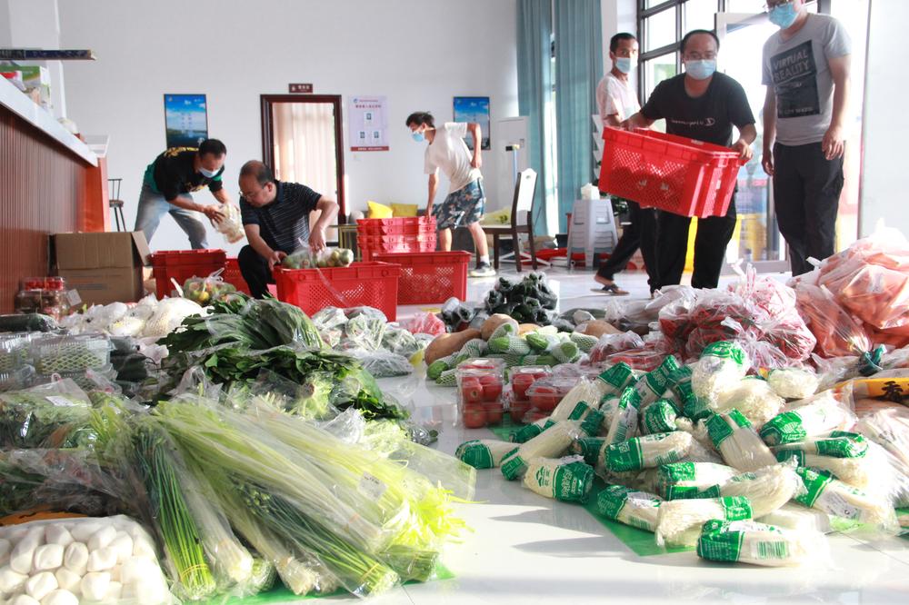 自贡多多买菜爱心企业捐赠蔬菜水果助力泸州疫情防控