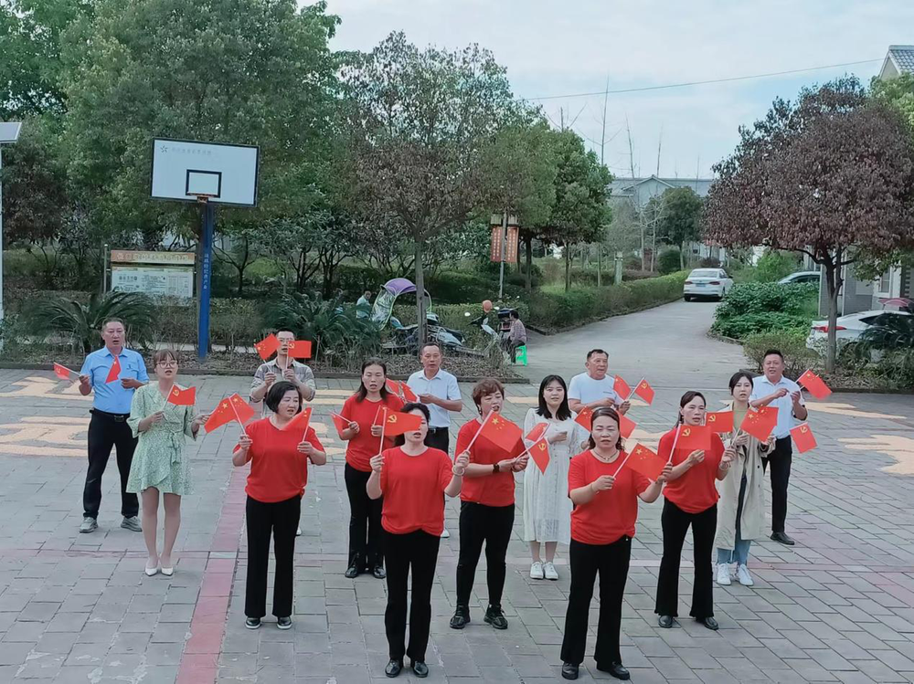 明月镇开展“喜迎二十大，永远跟党走”庆国庆活动
