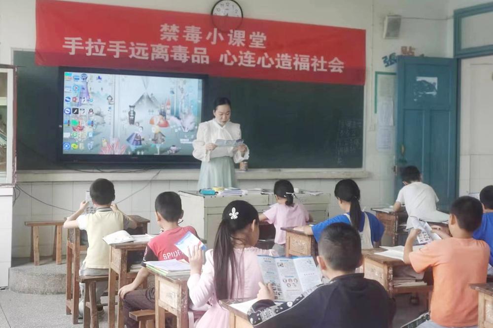 武胜县禁毒办开展毒品预防教育“开学第一课”