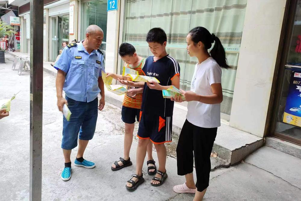 石盘镇开展禁毒宣传进社区活动