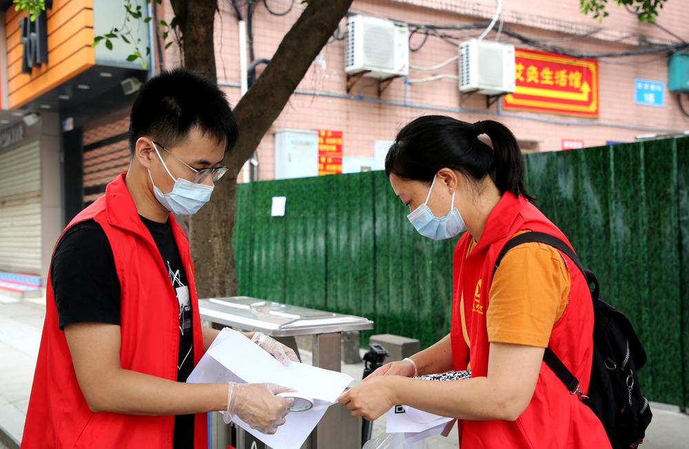 王满裕：坚守防疫一线 全力守护社区5000居民