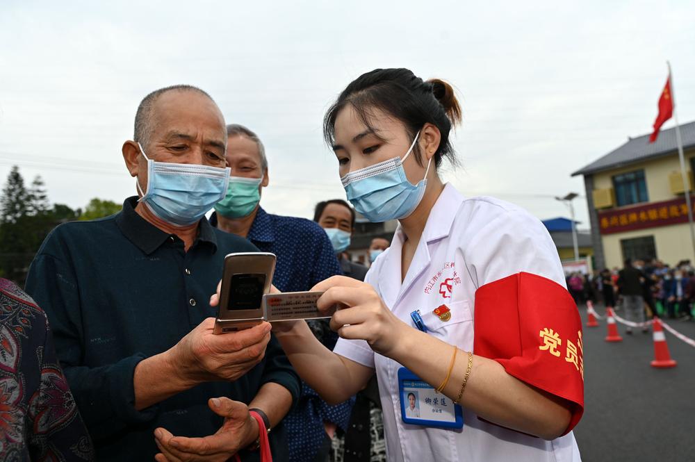 东兴区：拼速度 显温度 有力度 汇聚起战胜疫情的强大合力