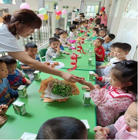 平昌县星光实验学校幼儿同庆中秋节