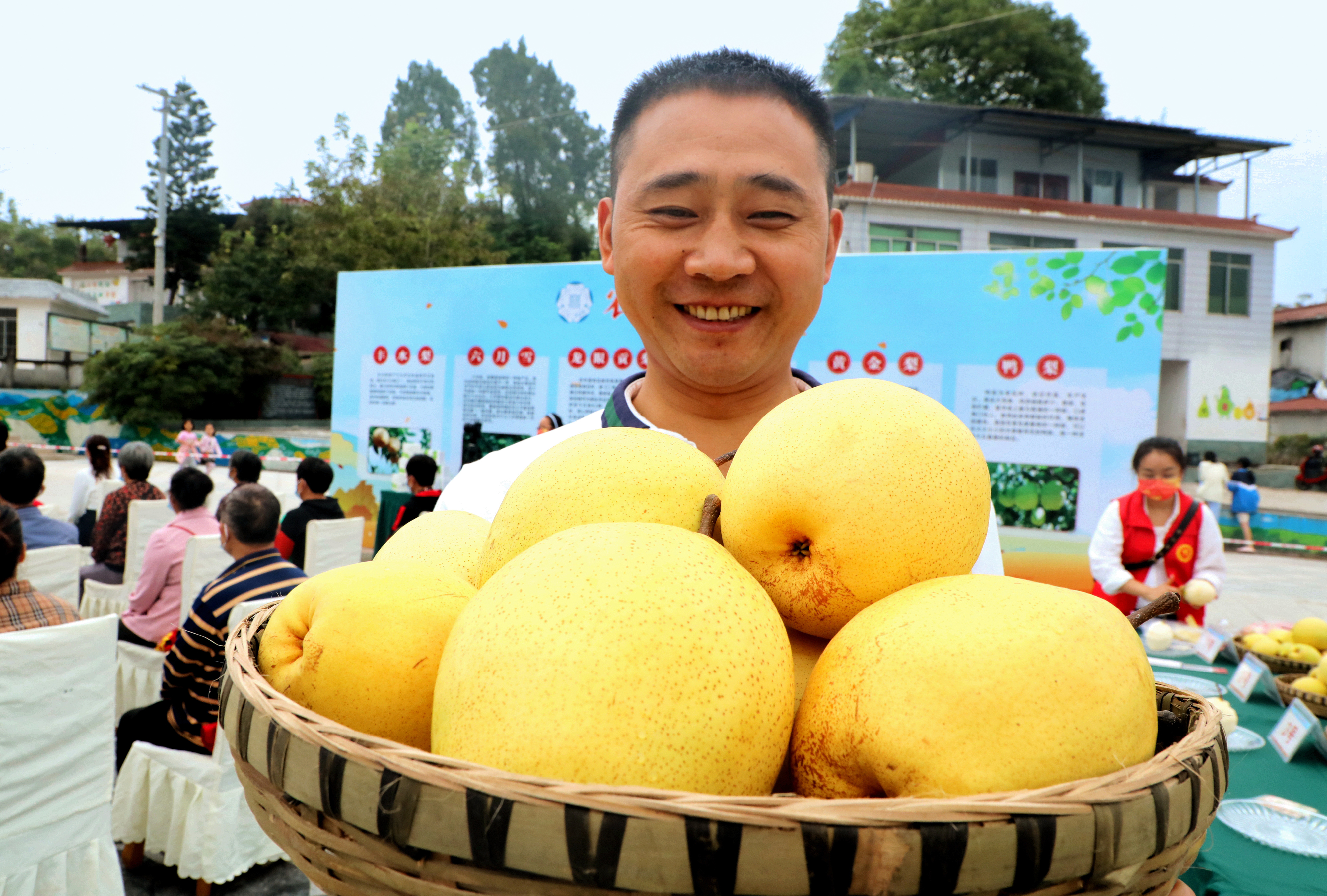 仁寿县：举办“梨王赛” 欢乐迎丰收