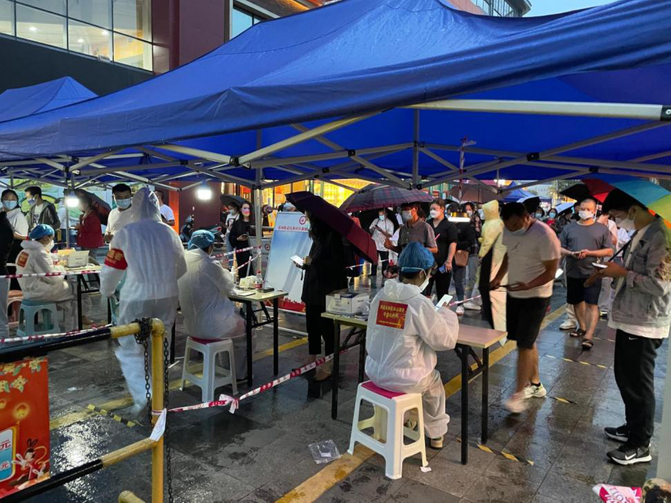 东坡区：防疫一线党员在行动