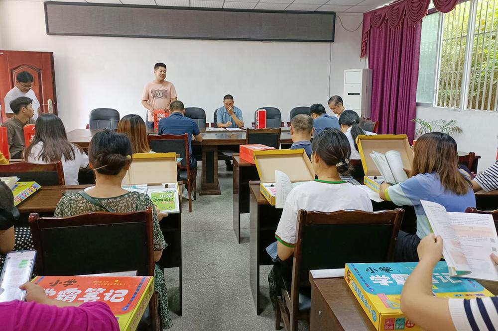 代市实验学校开展“书香校园”图书期刊捐赠活动