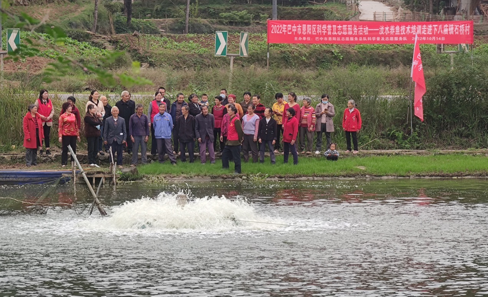 恩阳区志愿服务总队科学普及志愿服务队进村开展技术培训