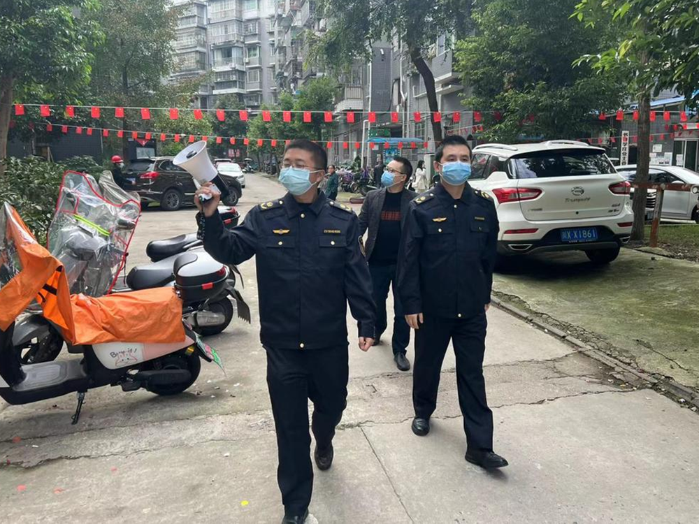 岳池县应急管理局：干部下沉小区助力疫情防控