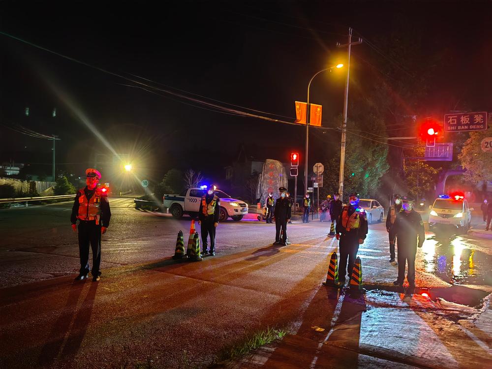  忠诚保平安！成都东部新区石板凳街道开展治安大巡逻集中行动