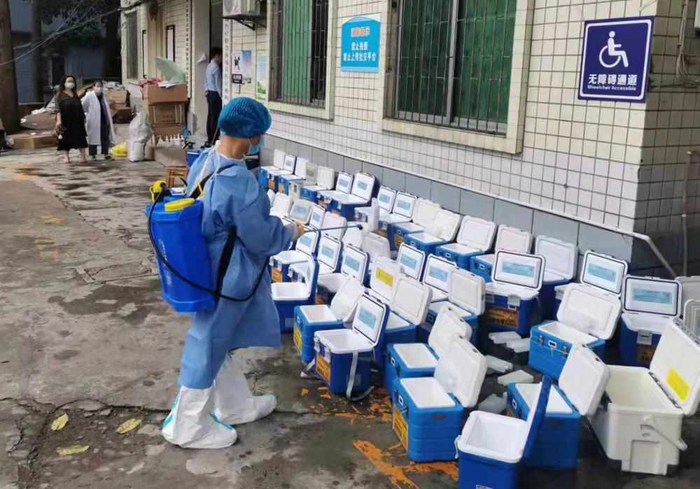 东兴区：“疫”路辛苦“疫”路奔忙