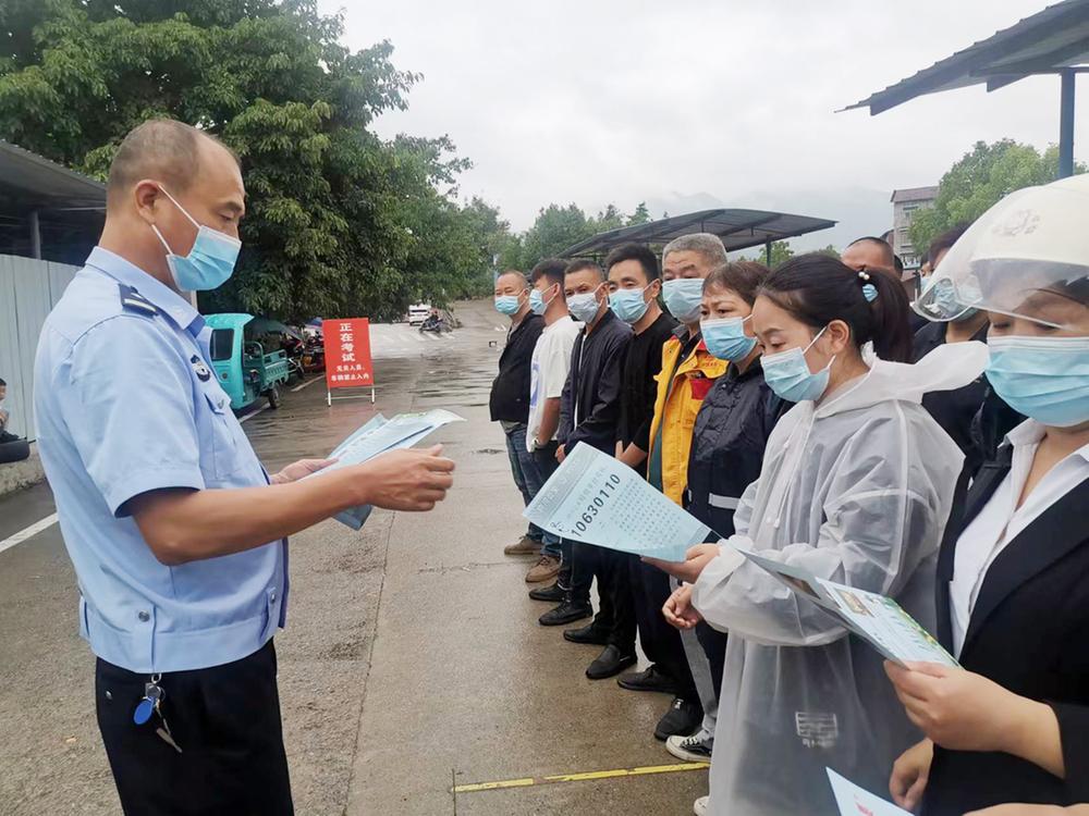 邻水县：交警进驾校  学员受教育