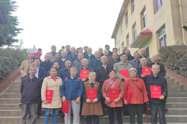 南江县朱公小学召开“话重阳·叙师恩”退休教师座谈会