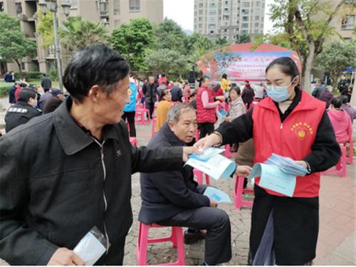 蓬安县科协在三湾堰社区开展“联包帮”活动