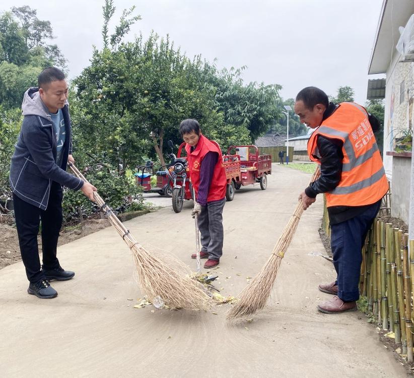 扮靓美丽乡村 青神县持续开展人居环境整治