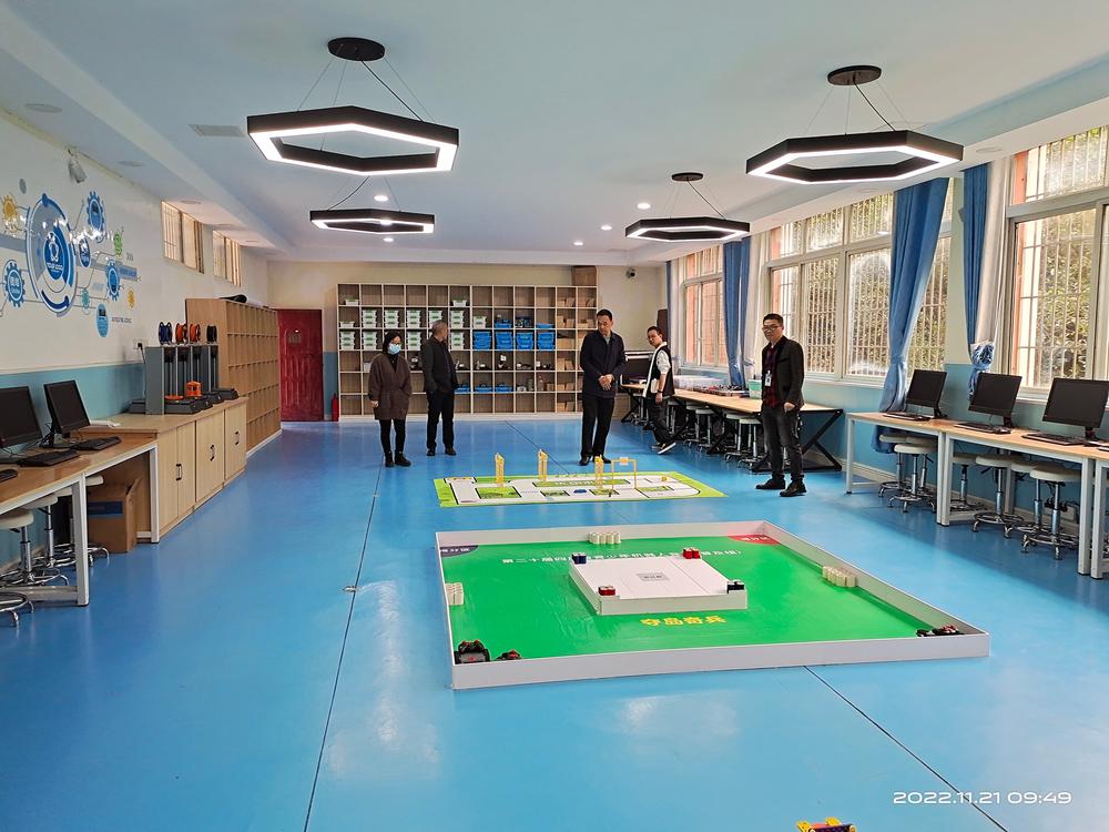 泸县科协调研指导校园科普场馆建设