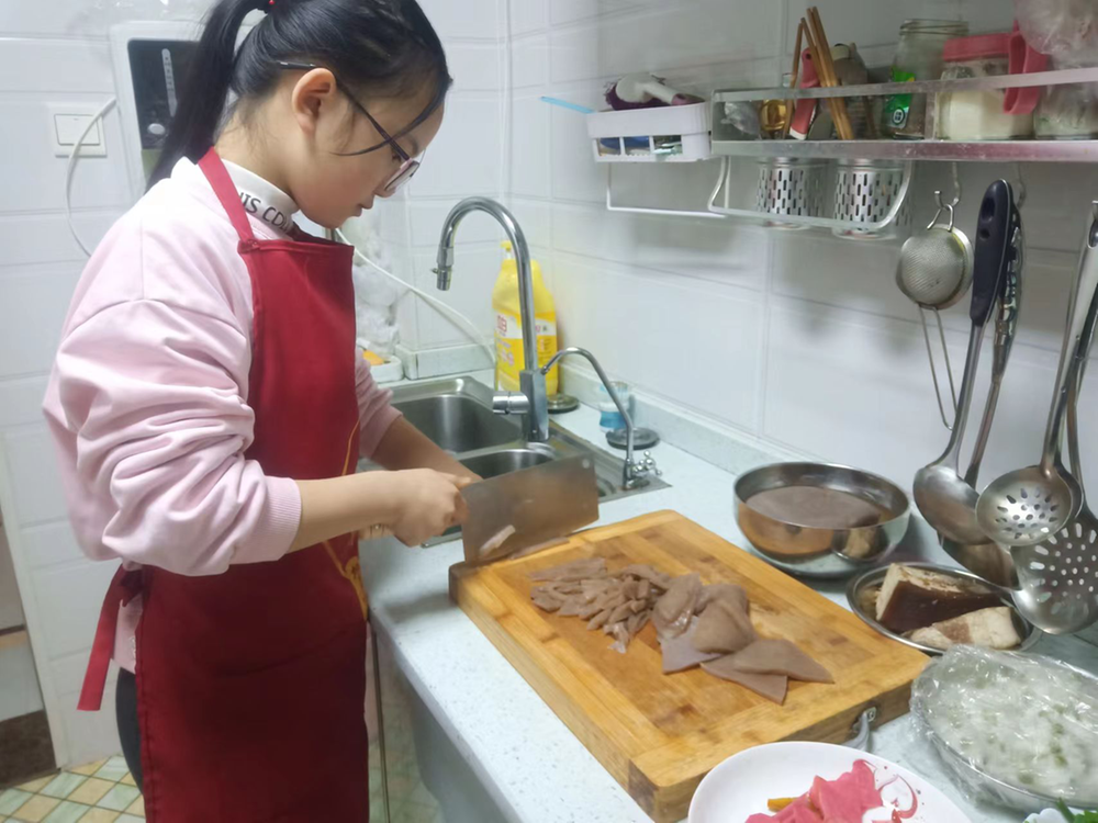 巴州七小开展居家劳动教育实践活动