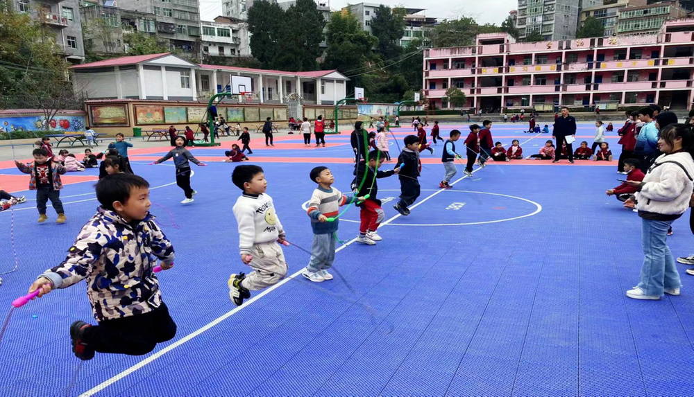 南江县长赤镇乐园路社区校外活动辅导站举行成果展